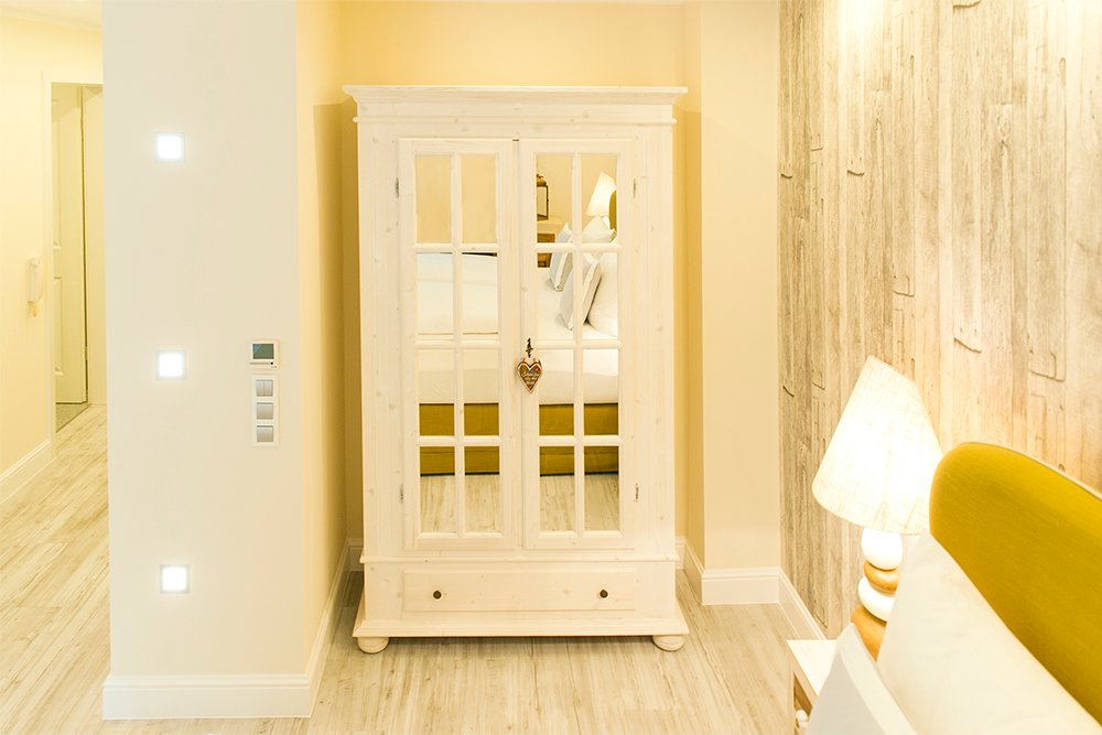 Kleiderschrank - Landhaus Suite